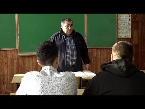 Un profesor din raionul Dondușeni predă cinci discipline și muncește în construcții [VIDEO]