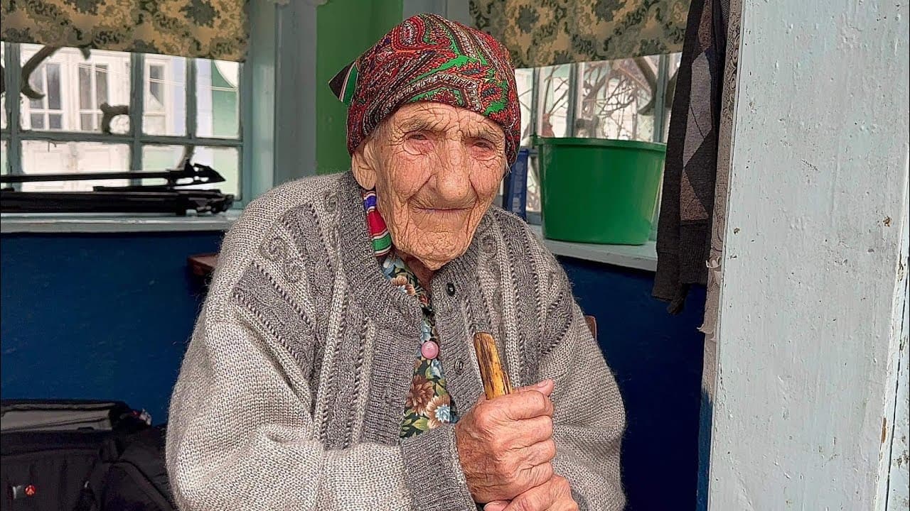 O bătrână din raionul Edineț a ajuns la vârsta de 102 ani. Și-a înmormântat soțul și ambii copii [VIDEO]