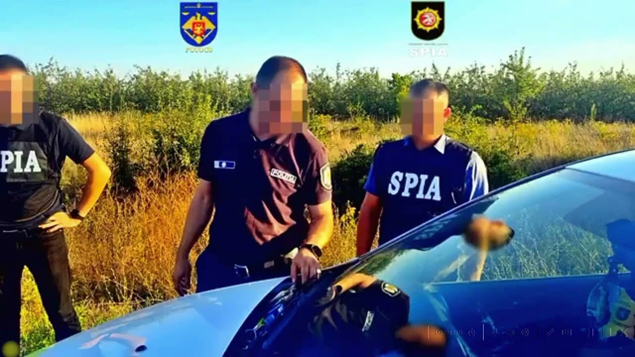 [VIDEO] Operațiune SPIA, la Soroca. Doi polițiști au fost încătușați