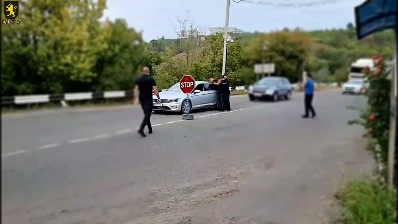 [VIDEO] Se prezenta POLIȚIST de FRONTIERĂ și Estorca Bani de la Ucraineni