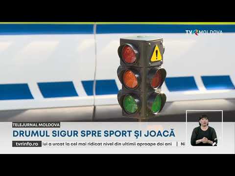 Trecere de pietoni marcată lângă un teren de fotbal pentru copii