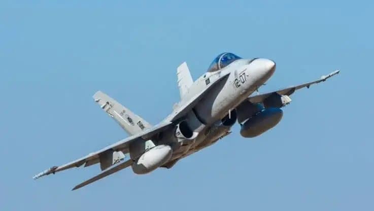 Spațiul aerian al României, încălcat de două ținte: una doborâtă la Reni