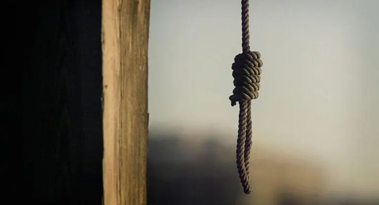 Rîșcani: Cadavrul unui bărbat a fost găsit noaptea trecută, spânzurat, într-o fâșie forestieră din Duruitoarea