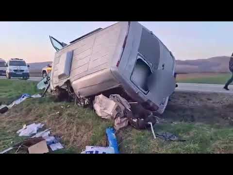 Tragedie pe șosea în România! Microbuz din R. Moldova, implicat într-un accident cumplit: 3 morți și 5 răniți (VIDEO)