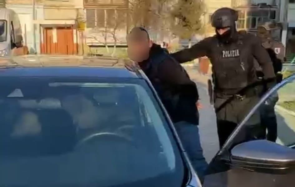 Un medic din Cimișlia, arestat pentru trafic de droguri. Cocaină și marijuana, ridicate în urma perchezițiilor (VIDEO)