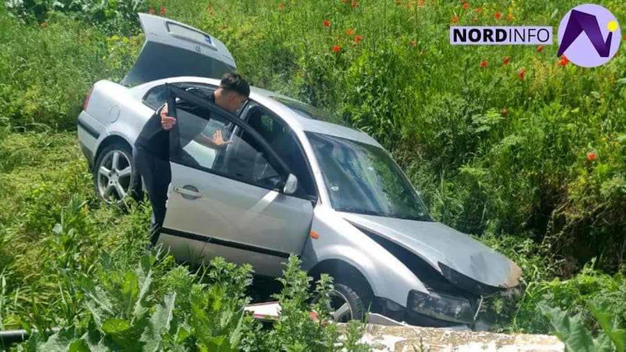 Accident la Sîngerei: un șofer a plonjat cu mașina într-un șanț! (VIDEO)