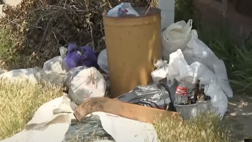 Căușeniul, sufocat de gunoi: De două săptămâni nu se mai evacuează deșeurile (VIDEO)