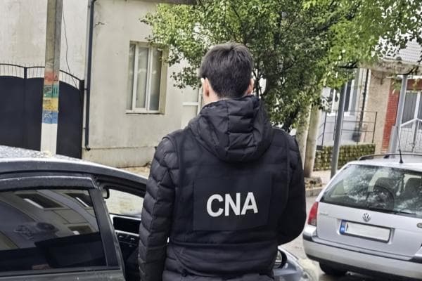 Bălți: bărbat reținut pentru 2.150 de euro luați pe permise auto promise