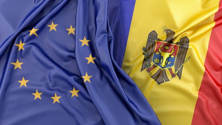 Steaguri arborate în fața sediului Comisiei Europene de la Bruxelles