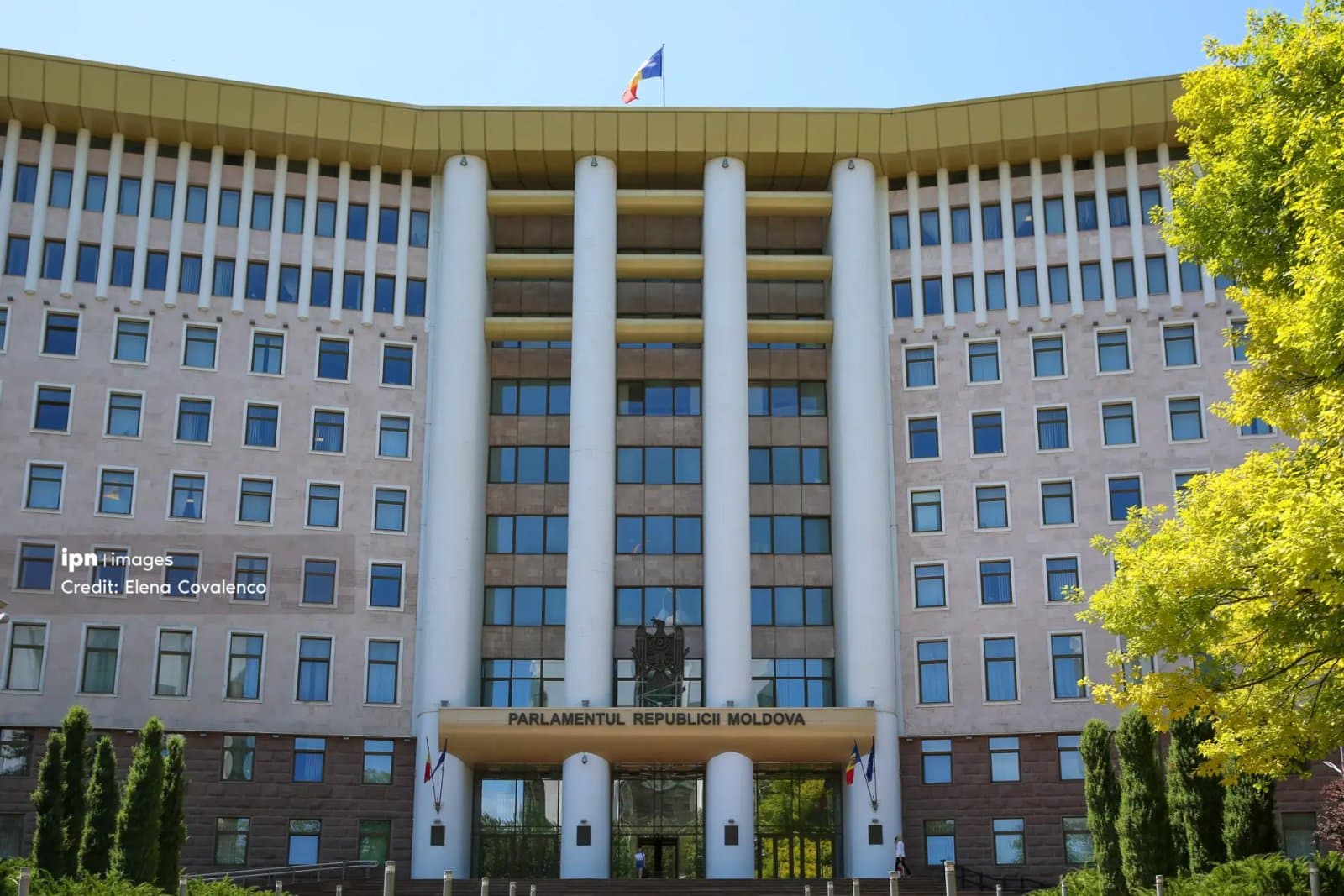 Militari ai Armatei Naționale aliniați în timpul unei ceremonii