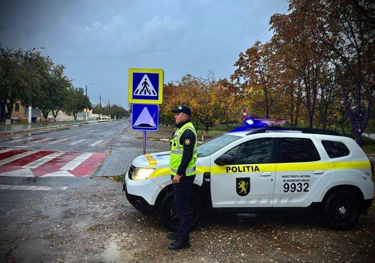 Ploi în Moldova: Poliția cere șoferilor distanță mai mare și fără depășiri (FOTO)