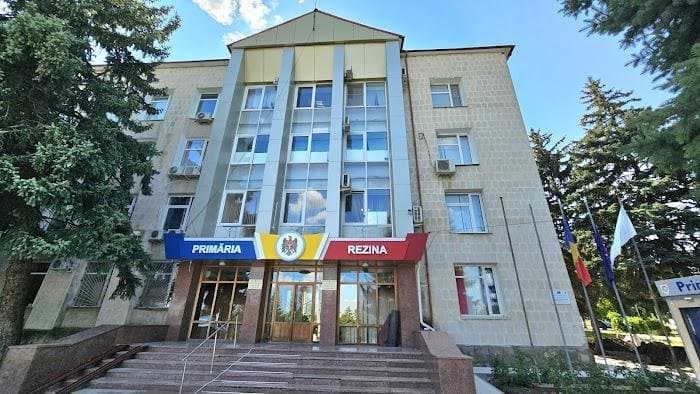 Rezina: lunar, 20–30 de oameni din stânga Nistrului cer pensie la CNAS (FOTO)