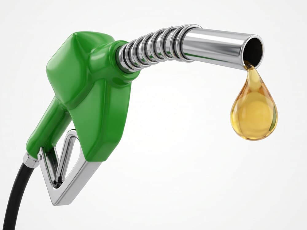 Pistol de alimentare la o pompă de carburant dintr-o benzinărie