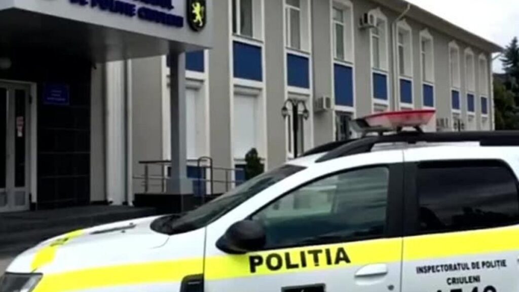 Masina de politie in fata Inspectoratului de Politie Criuleni